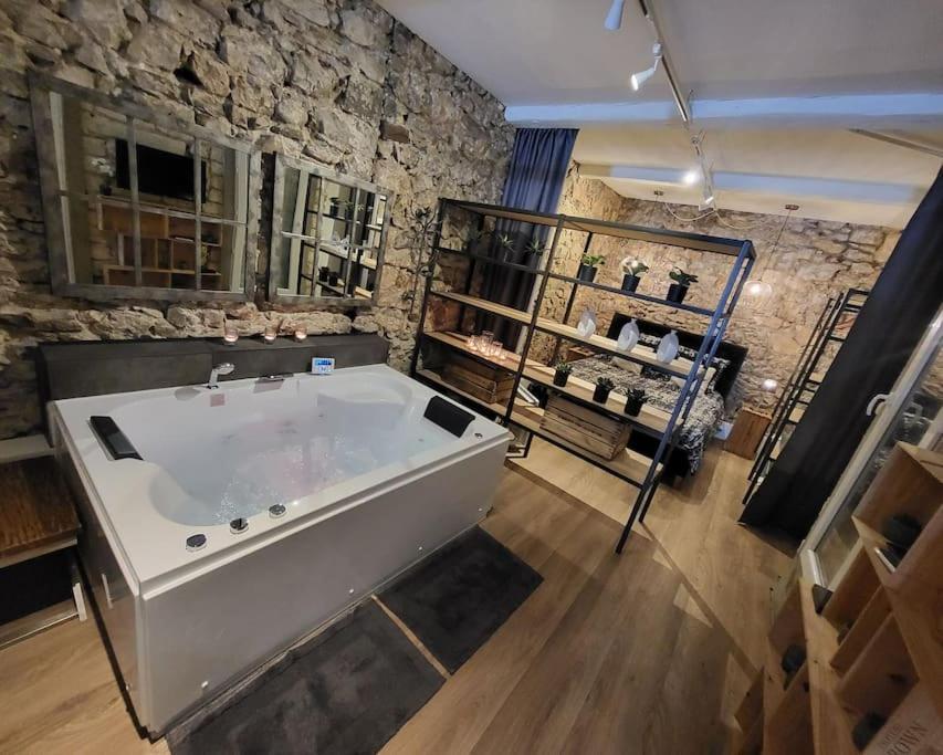 Le 79 Balneo Loft Deco Authentique Centre Climatisation Lejlighed Sète Eksteriør billede